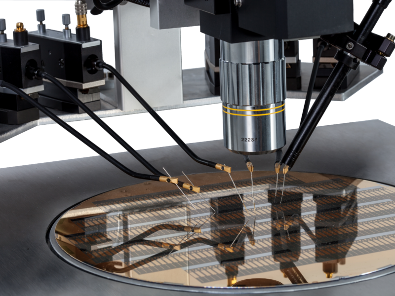 Aufnahmeplatte mit Heizung für 8-Zoll-Wafer und parallele Kontaktierung